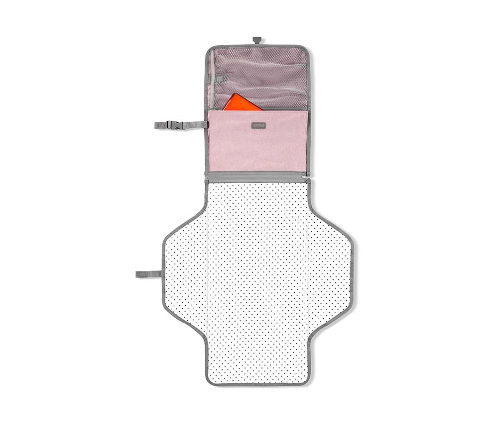 Skip hop pronto baby sale changing station & diaper clutch