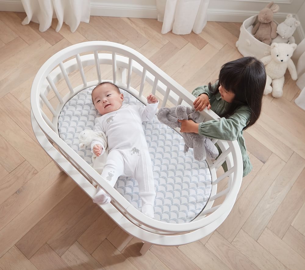 Bassinet attachment clearance for crib