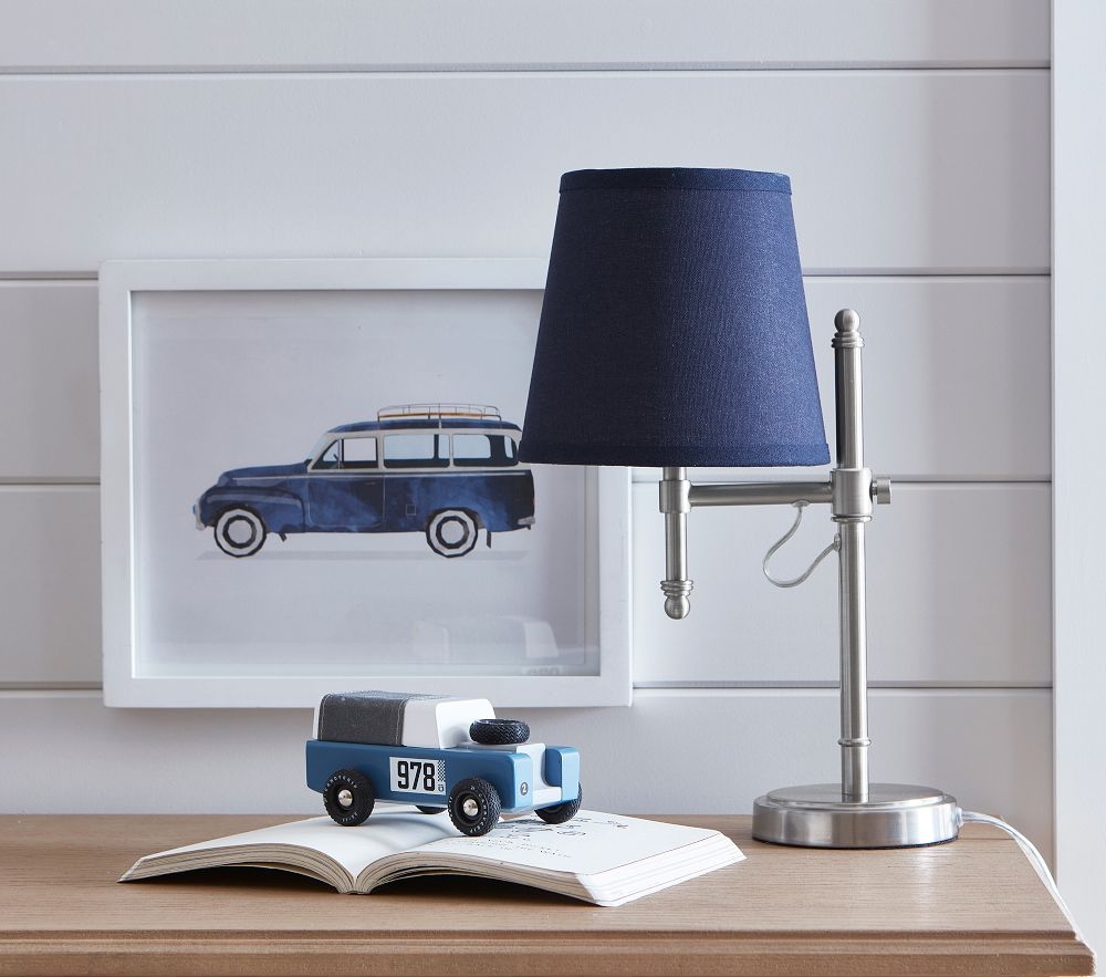 Table lamps top with adjustable shades