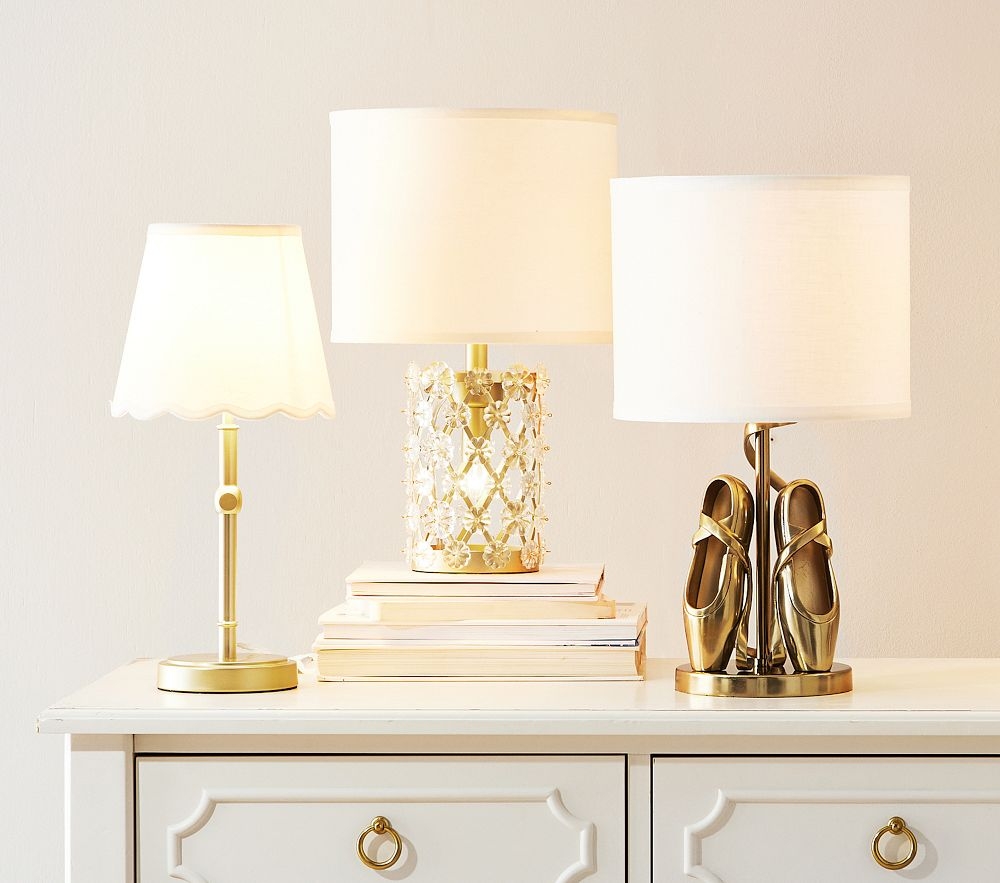 Table lamp stores top