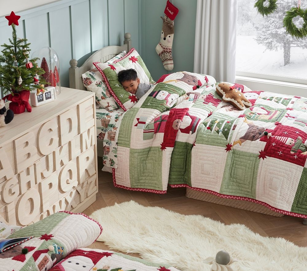 Pottery barn discount kids christmas bedding