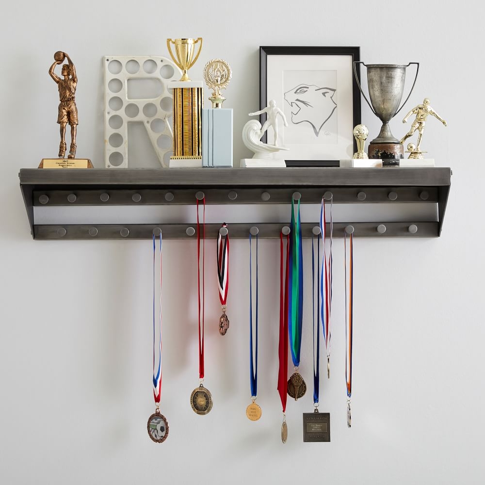 Display shelving clearance
